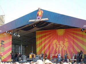 306148_901866235702_2090264998_n