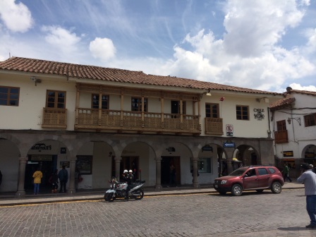 Outside Calle de Medio