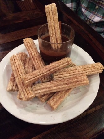 Churros y chocolate