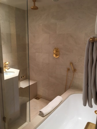 I wish this was my bathroom at home!